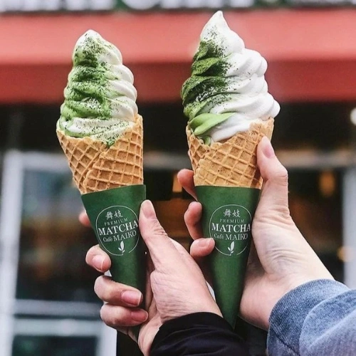 Personalized sugar cone sleeves for cafes and ice cream parlors